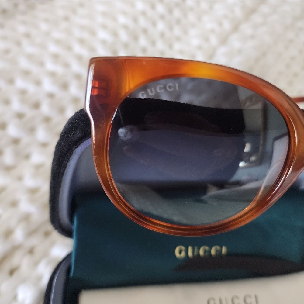 Gucci sunglasses new in case - Picture 8 of 12